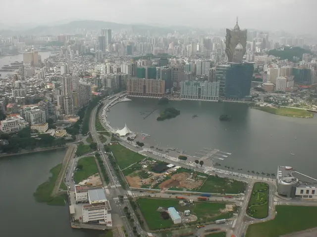 外面天朗氣清，邊食邊睇靚景！