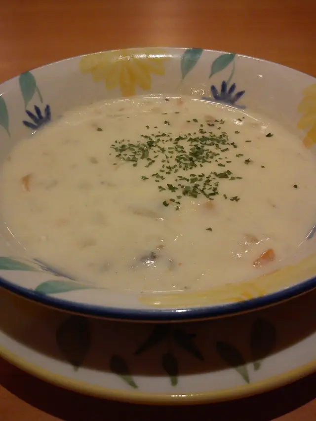 周打海鮮海. $9 . 多奶多料,材料配合得好好, 雖然少, 但值.