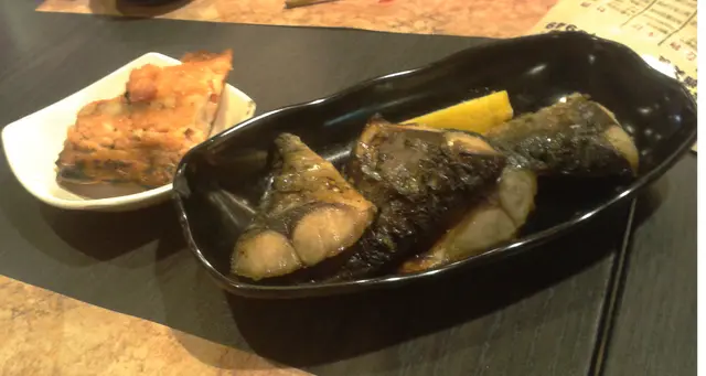  三文魚骨  /  鯖魚 