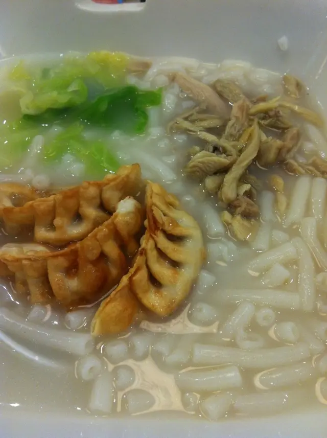 餃子雞絲清湯通粉