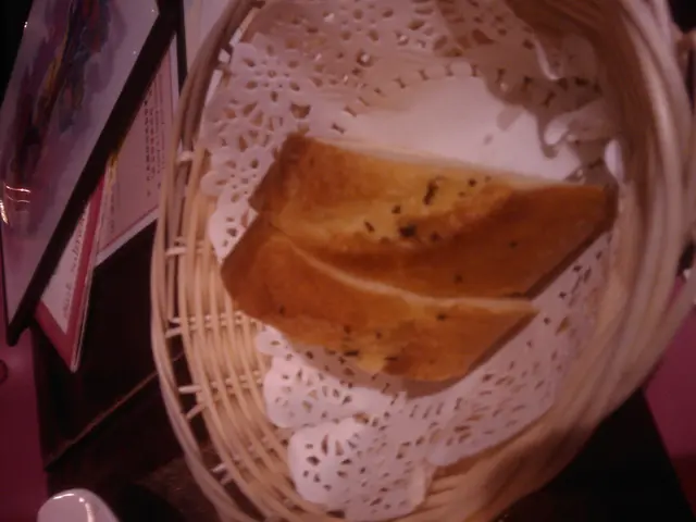 三文魚白汁醬伴法包