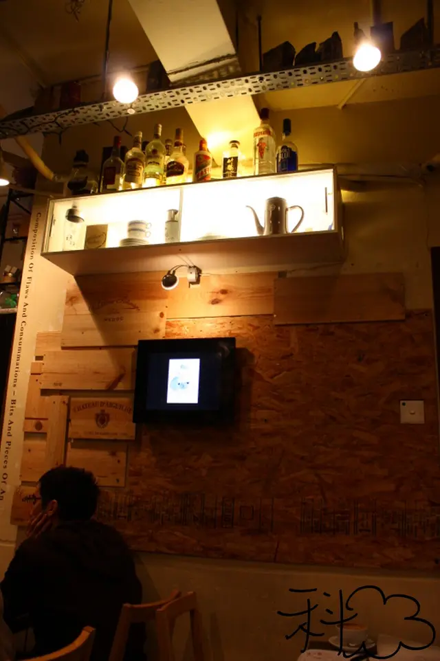 小電視播著一些藝術Slideshow