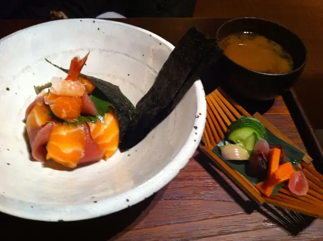 挪威三文魚生定食