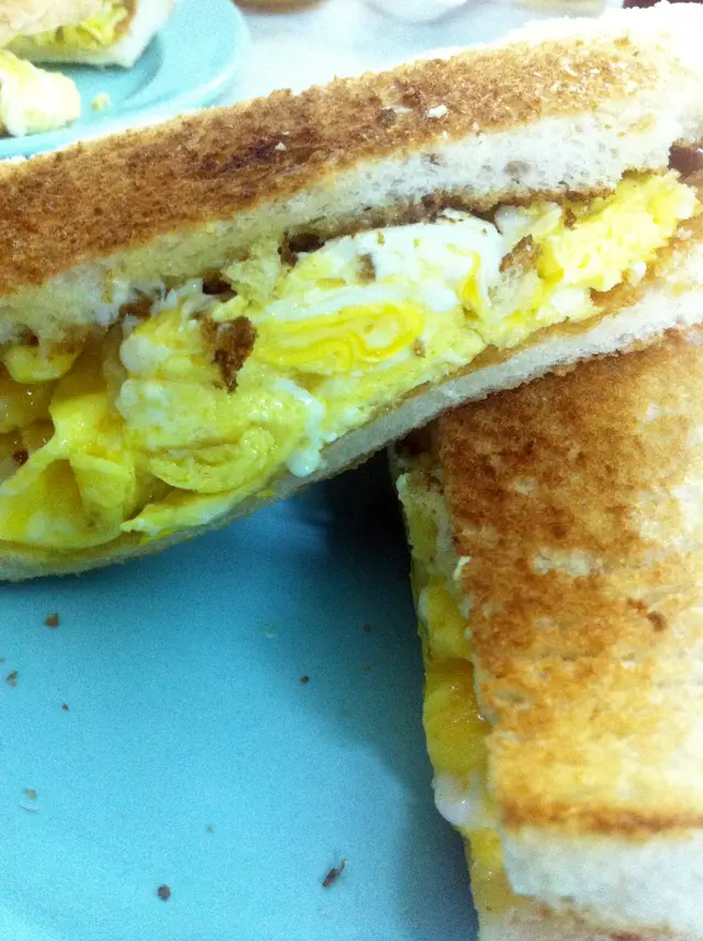 熱辣辣,夠厚的蛋治。不過在家亦做到吧..不算很特別..