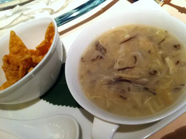 上湯花膠瑤柱雞絲羹