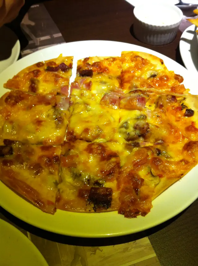 意式辣肉腸薄餅