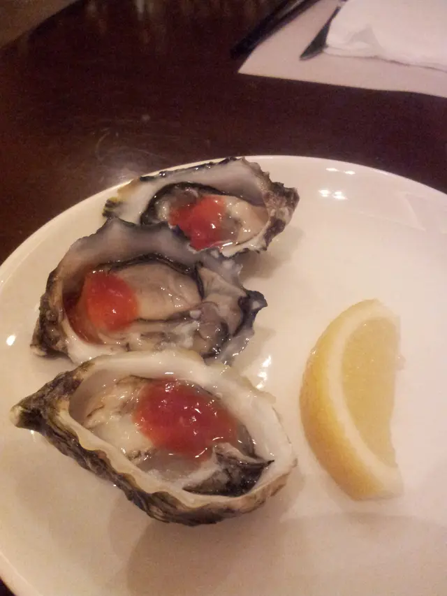 本人就唔係好LIKE食生蠔...但都影下相啦