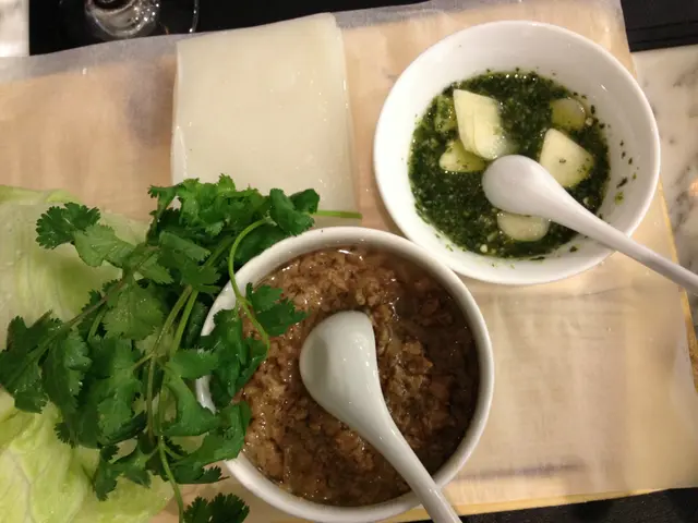 秘制辣肉醬手包粉卷