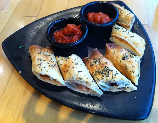 Tortilla Spring Rolls 特式焗春卷 