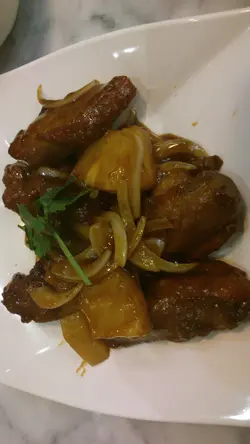 镇江骨 - 用大细不一样的骨炒成