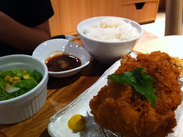 炸豬柳加炸雞定食 