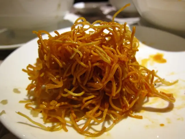 咕嚕肉炒麵