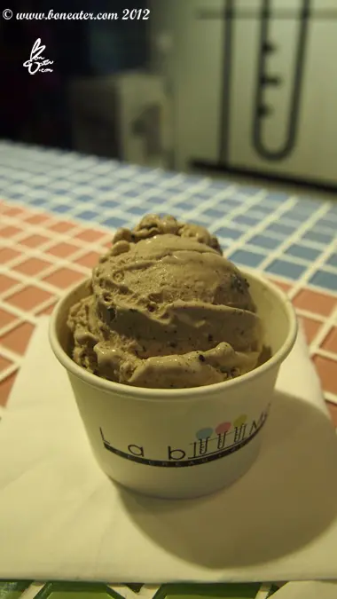 Lab Made Cookies and Cream Ice cream(© Boneater)