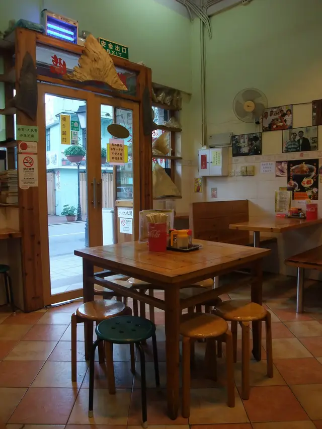 顧客不多，無需等位。