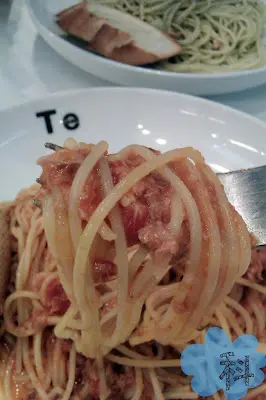 很多吞拿魚啊。