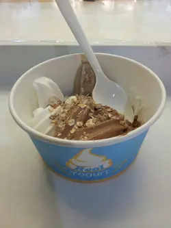 食yogurt我至爱加麦片, 健康又饱肚, 呢度有Alpen营养麦, 超市卖60几1盒, 老细超重本