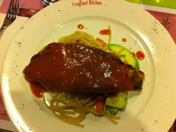 女朋友的香煎𫠐鱼柳size大到佢食唔晒,当然我包底啦.鱼肉好滑,煎得好香