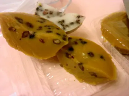 切半的黃糖砵仔糕