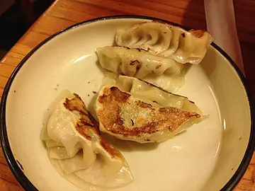 陈列失败的饺子。