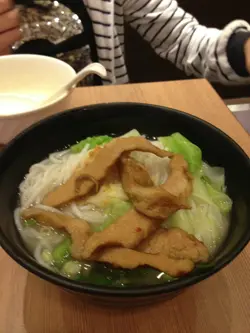 豬頸肉米線