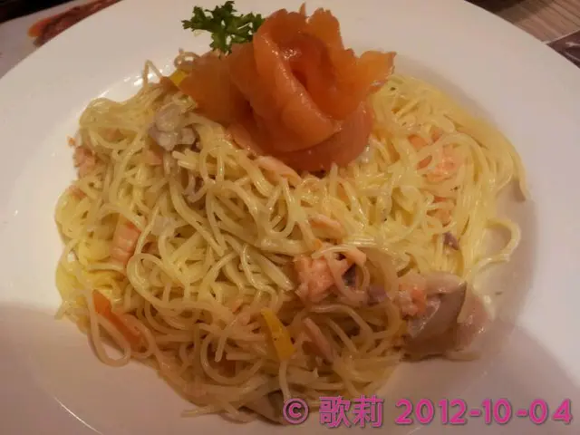 香草芝士忌廉汁煙三文魚燴天使麵