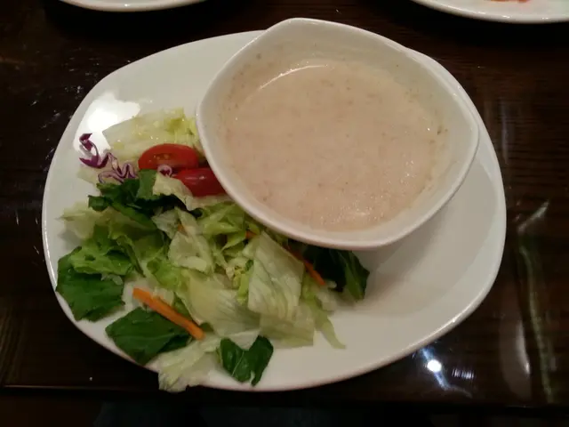 蘑菇忌廉湯加沙律