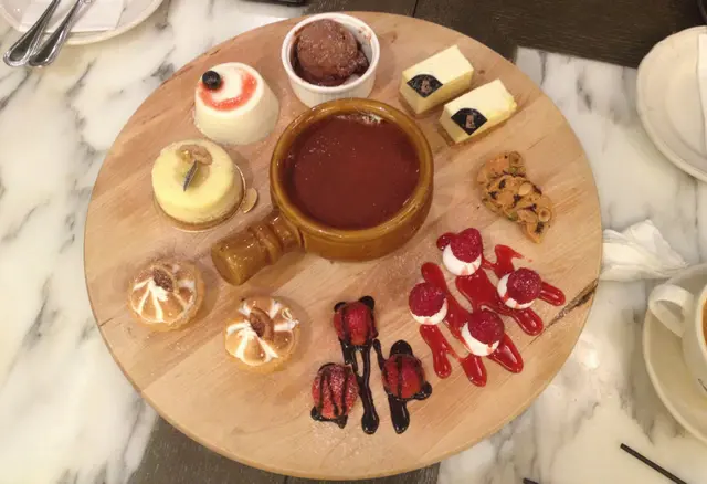 精選甜品拼盤 Signature Dessert Platter