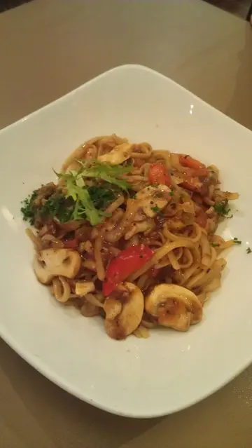 等了很久的黑椒蚬肉蘑菇炒扁意粉