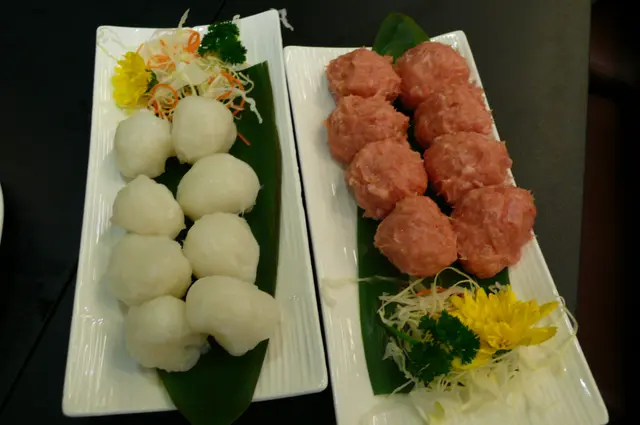 手打墨魚丸 + 手打豬肉丸