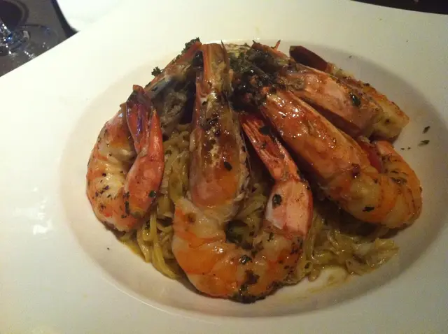 蟹肉,蝦配檸檬幼面~~超好味