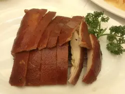 靚仔的燒乳豬