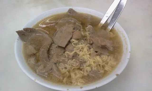 豬潤牛肉麵