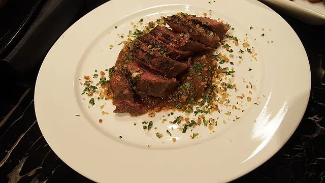 48小時慢煮牛仔骨配柱侯蘿白汁