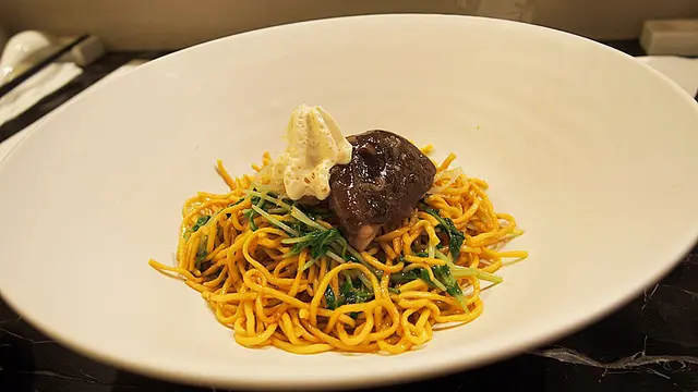 乾蔥撈麵配老火湯