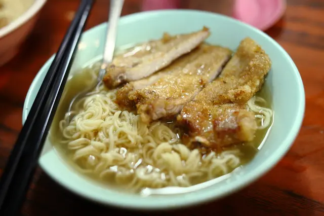 蒜香吉列豬扒麵