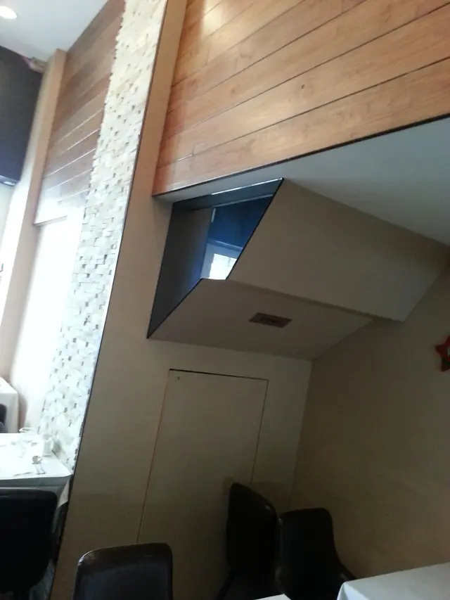 樓底下開個儲物室，擅用空間，是港人的優點