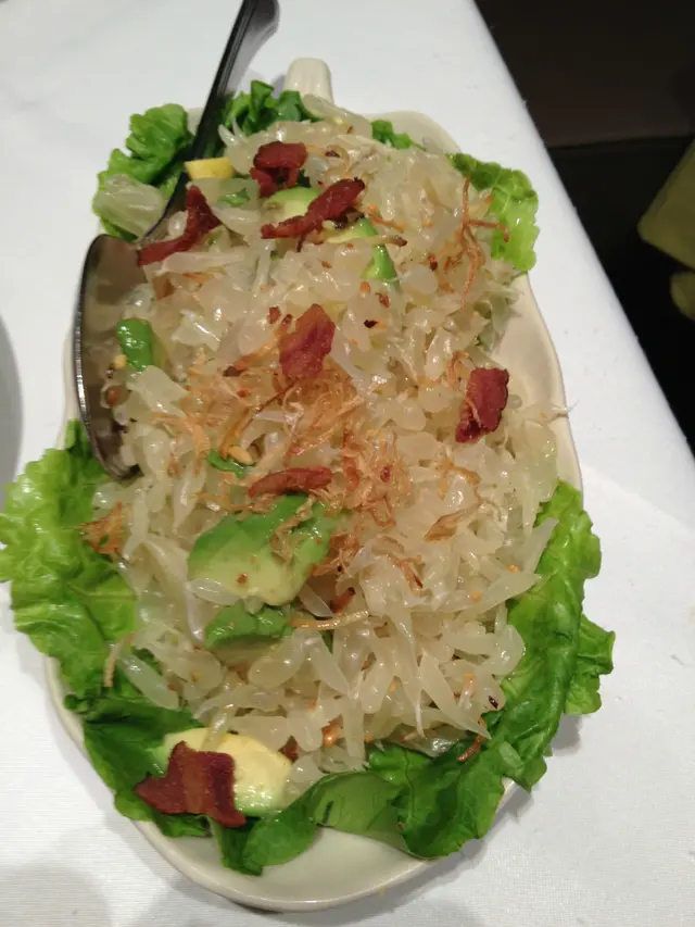 牛油果柚子沙拉 - 柚子肉又大又甜，很開胃，但牛油果稍為少了點。