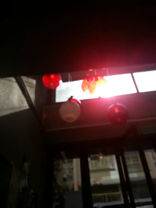 店內就咁用手機影, 太殘眼都瞄準唔到