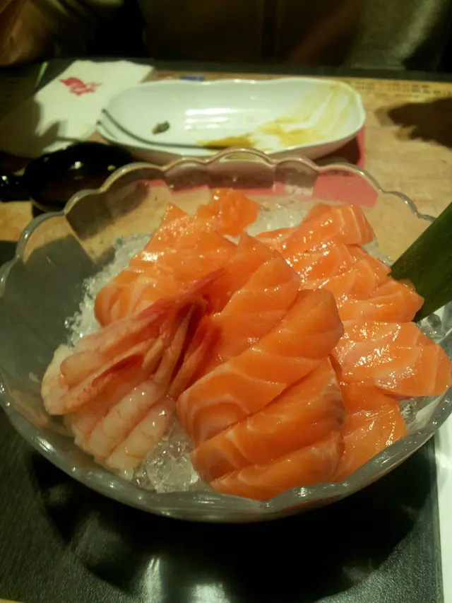 厚厚三文魚>V<