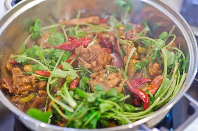 老碼頭麻辣雞煲