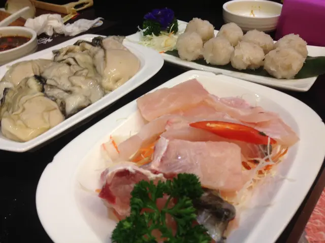 鯇魚骨腩/桶蠔/手打蝦丸