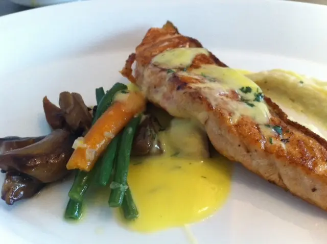 烤三文魚配薯蓉, 燴什菌, 紅蘿蔔