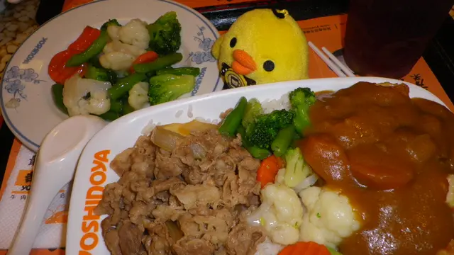 咖喱飯應該穩陣架肥雞XD