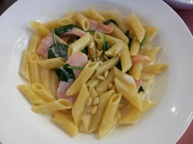 白汁煙三文魚長通粉