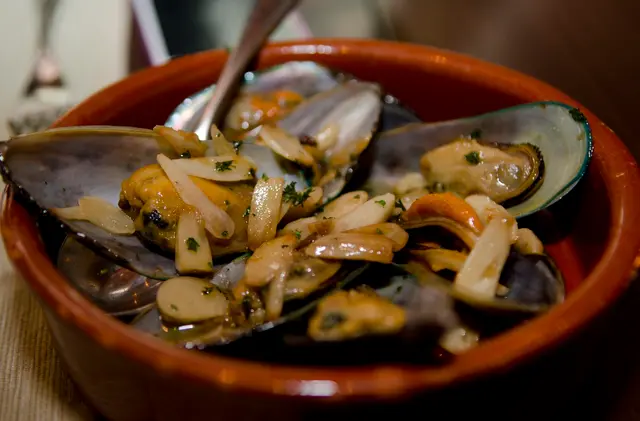 Mussels in White Wine Sauce (白酒汁青口)