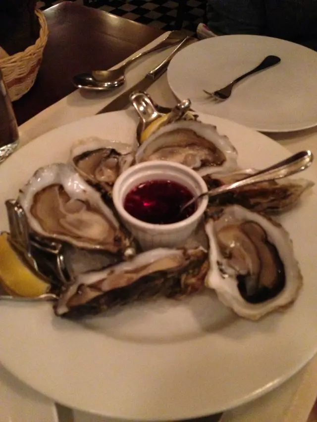 半打法國生蠔,肉質不夠飽滿,但很creamy
