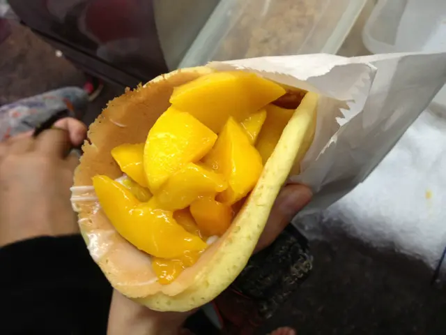 芒果班戟, 芒果餡料超多超甜, 班戟甜甜的十分鬆軟棉滑