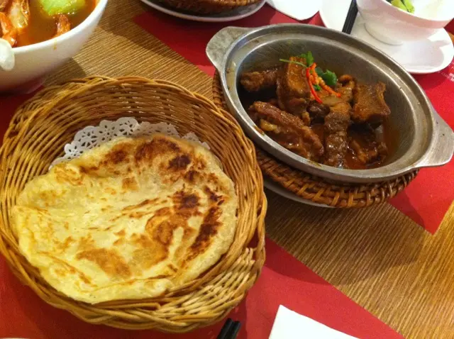 巴東牛肉配薄餅