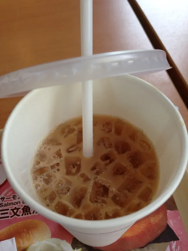 飲左幾啖既凍鮮奶紅茶