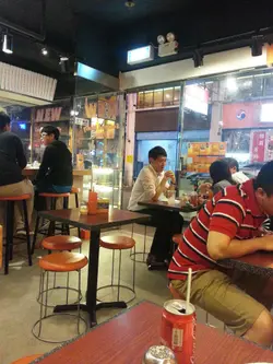 地方不是好大，好平民化的一间pizza 店